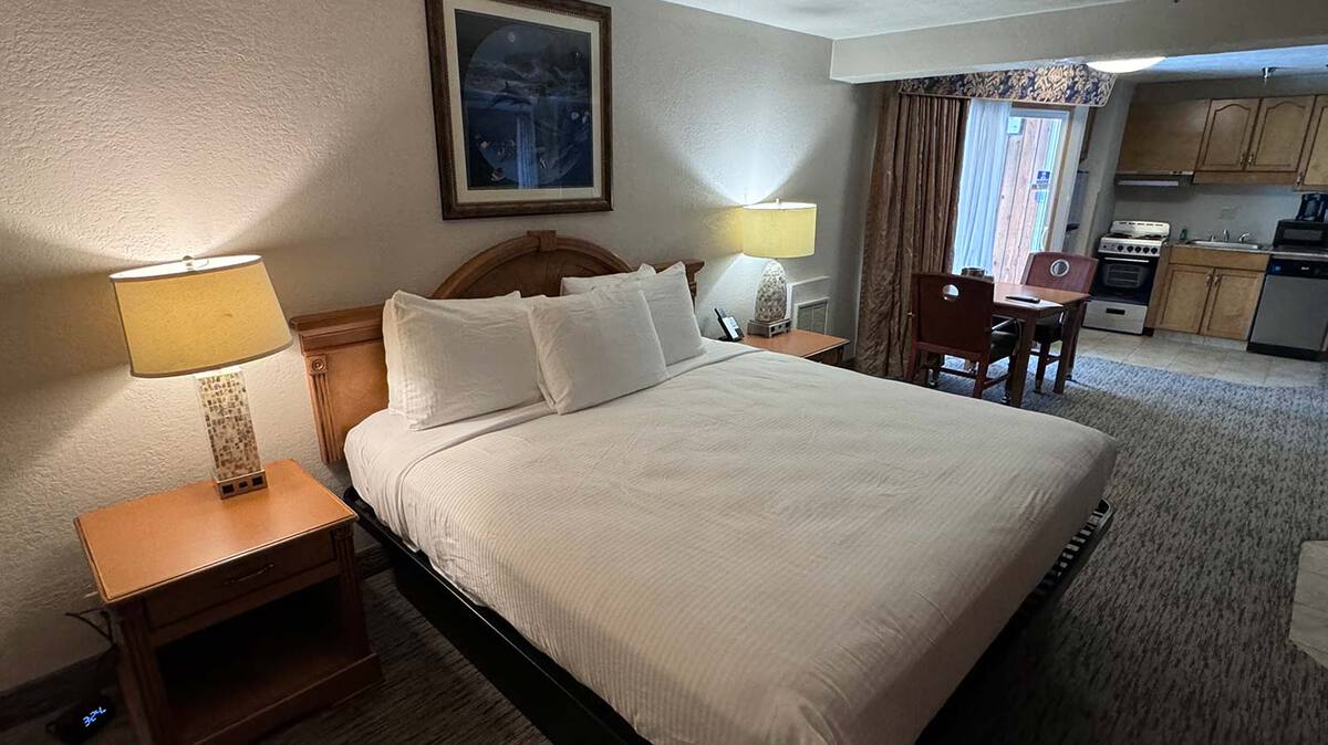 Single King Balcony and Kitchen Promenade Inn & Suites